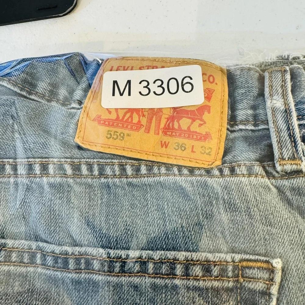 Levis 559 Shorts Mens 36 Blue Medium Wash Relaxed Fit 12 Inseam Denim Casual